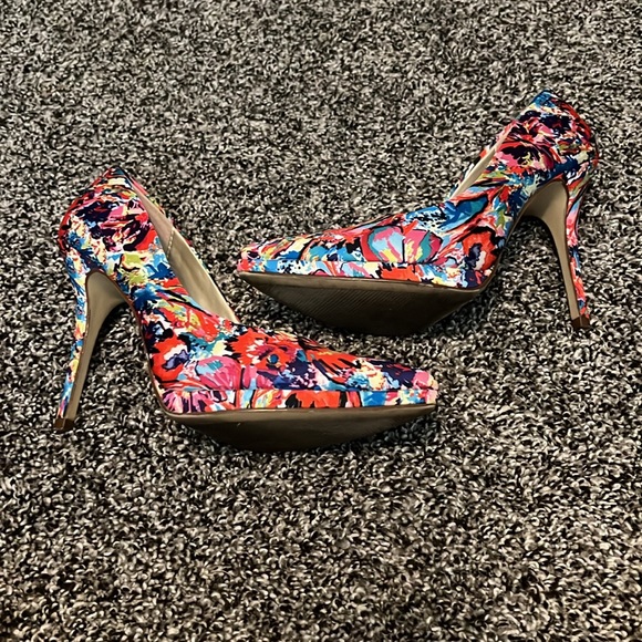 Multicolored satin heels size 9 1/2 - Picture 3 of 5